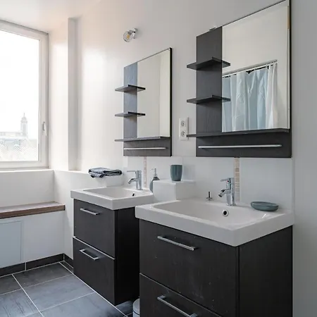 Coeur De #h1 - Privee Dans Partage - Wifi & Netflix - Centre & Transports - Machine A Laver بيت ضيافة شوليه